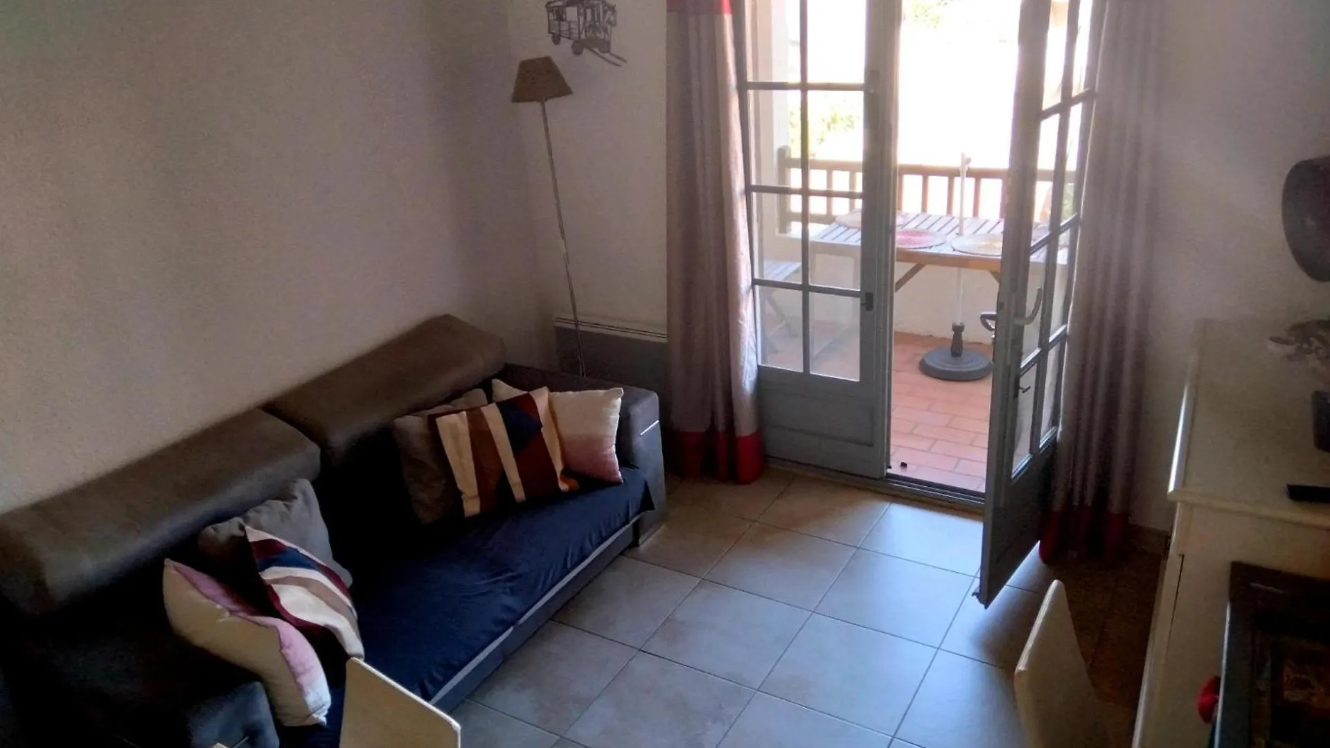 Appartement Tout Confort, Plage A Pied Clim, Wifi, Animaux Bienvenus Saintes-Maries-de-la-Mer 0*,  França